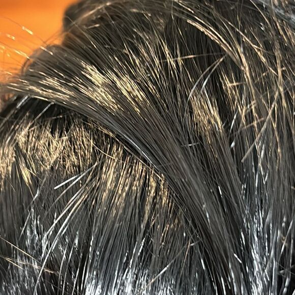 100% heat resistant synthetic wig. Dark dark brown or black?  See photos - Picture 14 of 14